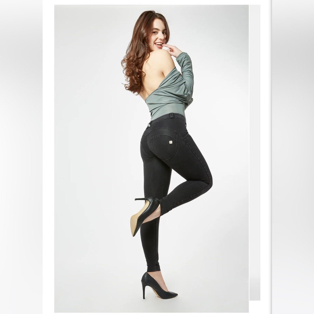 Freddy WR.UP shaping effect. Mid rise. Skinny jean